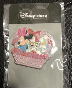 ディズニーストア　2007年のミニーとデイジーのピンバッジ