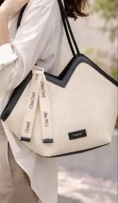 春コーデに♡ バイカラー トートバッグ アイボリー×ブラック 上品デザインのサムネイル