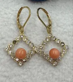 222 天然珊瑚付きゴールド ダイヤモンド型 イヤリング