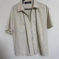 クリーム色 半袖ジッパーシャツ　L