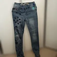 デシグアル刺繍入り淡いブルーデニムパンツ24インチのサムネイル