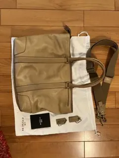 COACH ベージュ レザー トートバッグ