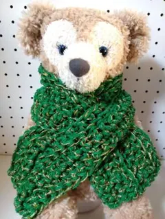 緑色の編み物スヌード