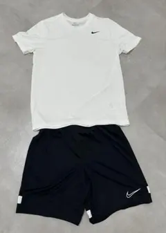 NIKE Dri-FIT 上下セットアップ ホワイト ブラックのサムネイル