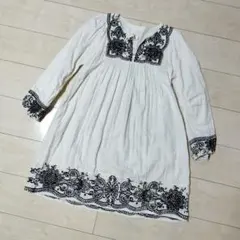 J*9様 【メドモワゼル】ホワイト刺繍入り長袖ワンピース サイズ36のサムネイル