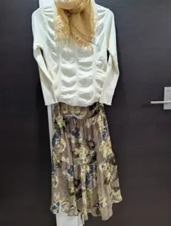 フレアスカート ベージュ系 花柄 ティアード