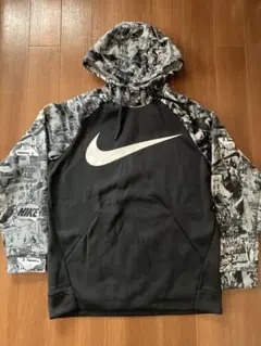 NIKE　フード付きパーカー　メンズ　ブラックホワイト