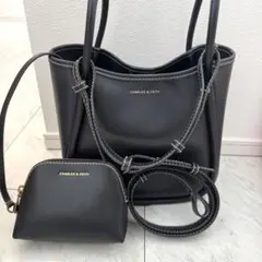 CHARLES&KEITH Lyla ミニライラ チューブラートートバッグのサムネイル