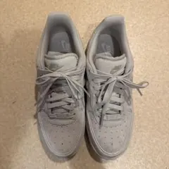 NIKE AIR FORCE 1 グレー スニーカー
