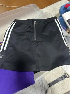 adidas フロントジップタイトスカート 黒