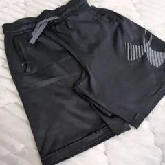 UNDER ARMOUR黒ハーフパンツ YMS130