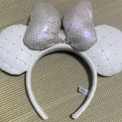 ディズニー　カチューシャ　スパンコール　レザー　パール　キルティング ホワイト