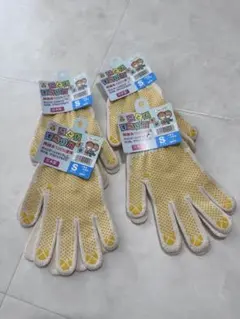 新品・未使用☆こどもすべり止め手袋 Sサイズ 4双