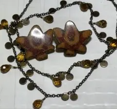 ヴィンテージかわいい二点長めネックレス　花イアリング二点　年代物レトロビンテージ