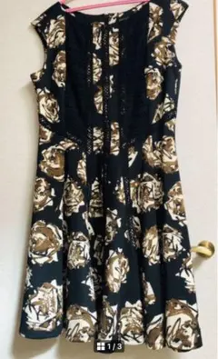 大きいサイズ　シックな花柄ワンピース　LL 海外ブランド
