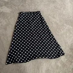水玉模様 フレアスカート ひざ丈