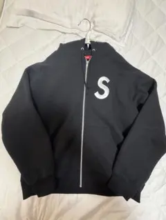 2026年最新】supreme ジップパーカー sロゴの人気アイテム - メルカリ