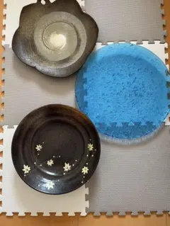 青色と茶系の皿セット3枚
