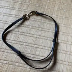 黒いレザーベルト 二重デザイン