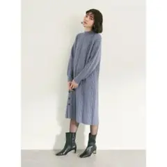 YECCA VECCA ボタン×ケーブル編みニットワンピース グレイッシュブルー