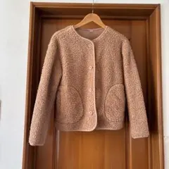 おしゃれ　ユニクロ ボアフリースコート　ノーカラーコート ベージュ カーディガン