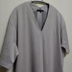新品タグ付き　スタディオクリップ　Vネックカットワンピース　グレージュ