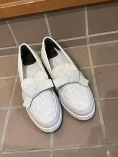 【ほぼ新品】RANDA グレー リボン付きローファー パールヒール