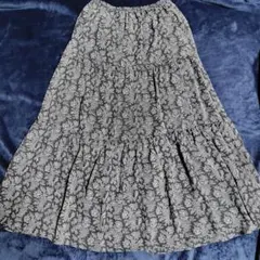 フレアスカート ブラック・ホワイト花柄