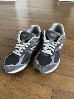 New Balance 2002R グレー スニーカーのサムネイル