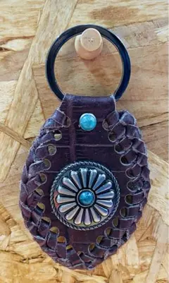 レザー製編み込みキーホルダー