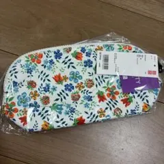 ユニクロ　リバティ　ポーチ　新品未使用のサムネイル