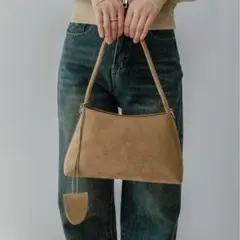 on:nue ワンハンドルスエードショルダーバッグのサムネイル