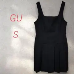 ジーユー ローウエストプリーツジャンパードレス【S】ブラック ミニワンピース