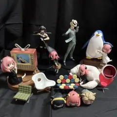 SPY×FAMILYフィギュア9体とデザイナーズチェアのミニチュア5個まとめ売り