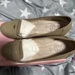 KaciAna パンプス ベージュ エナメル調のサムネイル