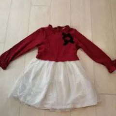 赤と白のリボン付きワンピース