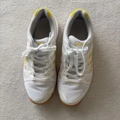 ASICS スニーカー ホワイト イエローのサムネイル