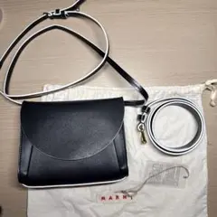 美品　マルニ　ショルダーバッグ　ベルトバッグ変更可能　ベルト付きのサムネイル