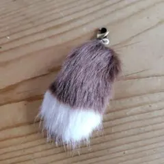 ファーキーホルダー ブラウンホワイト シッポ チャーム