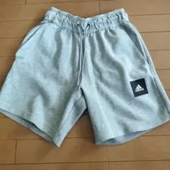 adidas ハーフパンツ グレーのサムネイル