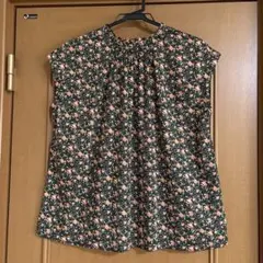 テチチ　リバティフリルカラーブラウス　フレンチスリーブ　極美品　リバティのサムネイル