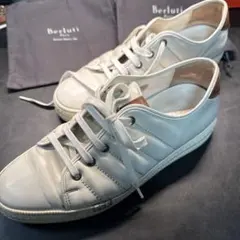 【引っ越しセール】Berluti ホワイトレザー スニーカー 保存袋付きのサムネイル