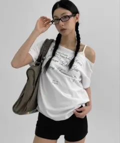 オフショルダー ロゴプリント Tシャツ ホワイトのサムネイル