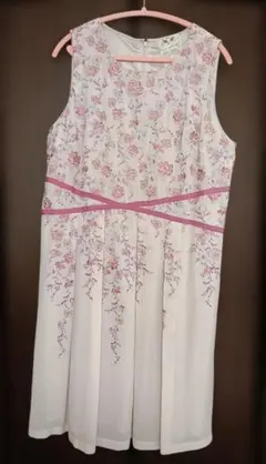 ローズティアラジュエル　フラワー刺繍ワンピース　46