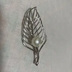 パール付き　リーフ　葉　シルバー　ブローチ