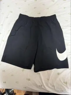 Nike 黒 ショートパンツ 大きなロゴ