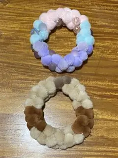 カラフル 茶系 リース 2個セット ファーポンポン アクリルビーズ