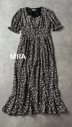 小花柄　リゾートマキシ丈ワンピース　シンプルで着回しやすい♡のサムネイル