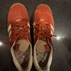 adidas gazelle オレンジ
