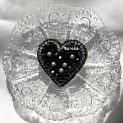 ビーズ刺繍ブローチ　ブラックハート